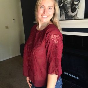 Lace/embroidered 3/4 sleeve blouse